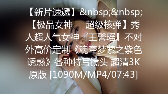 【清纯少妇】30岁良家小夫妻的性爱日常，客厅啪啪，近距离看鸡巴插入黑森林，白嫩翘臀不断迎合，无套内射