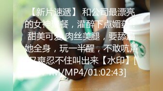 两个00後校园好闺蜜壹起开开心心逛街、打车买东西，回家互相玩弄嫩鲍，太嫩了