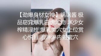 长舌骚女喜欢车震还在开车就舔鸡巴