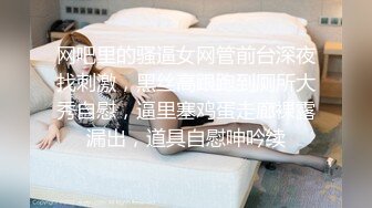 伪娘玩直男翻车现场,被发现是男的,腹肌帅哥还继续操