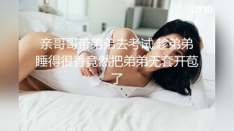 商场女厕全景偷拍多位黑丝美女职员的极品美鲍鱼 (2)