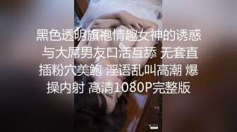 可盐可甜的极品小女人露脸勾搭狼友，性感蜜桃臀粉嫩骚穴各种展示给狼友看，奶子比心撅着小骚屁股求草好刺激