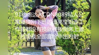 两男一女玩弄年轻小骚妹，站着后入把小姑娘整不开心了差点走人